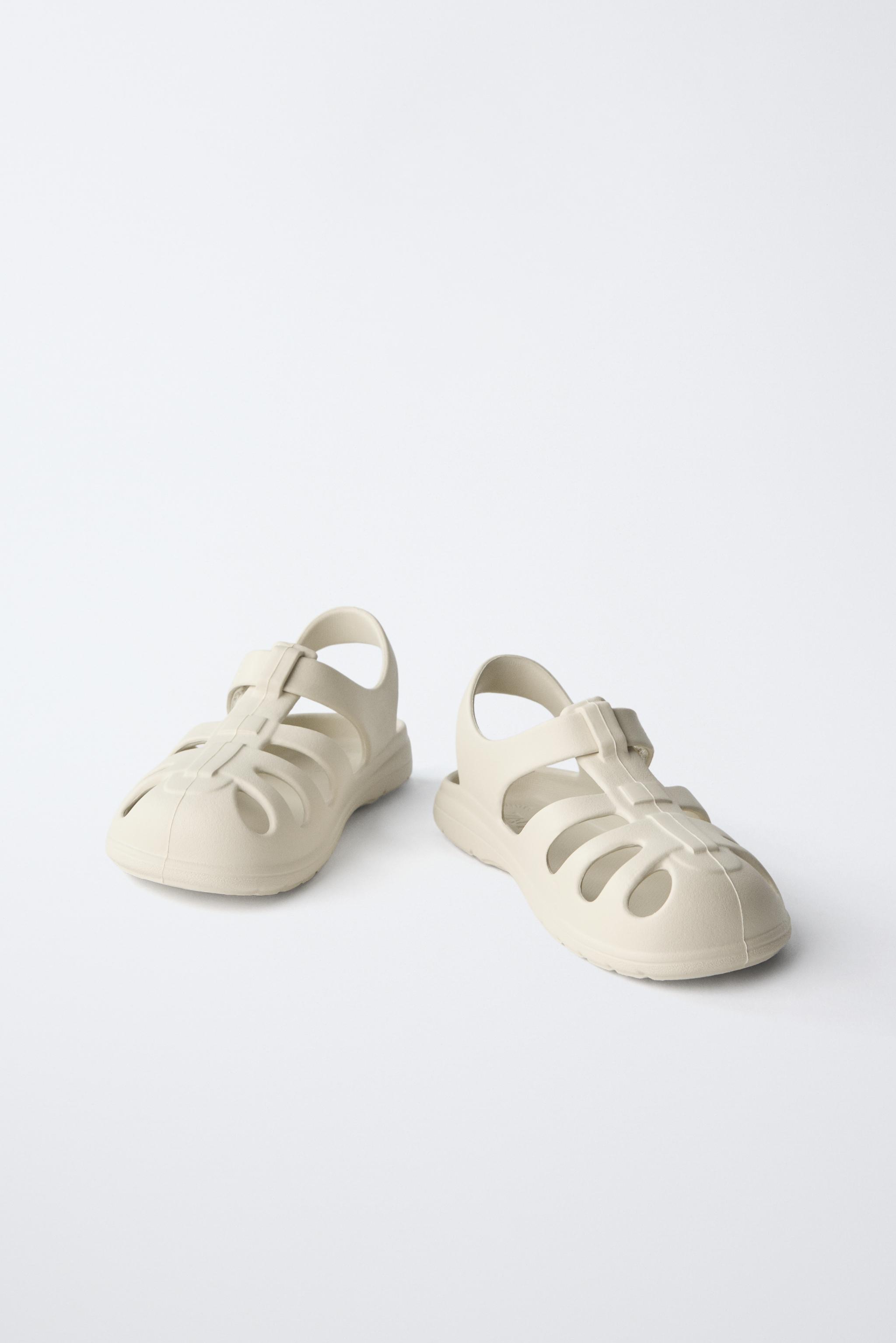 SANDALES STYLE PLAGE PIEDS NUS
